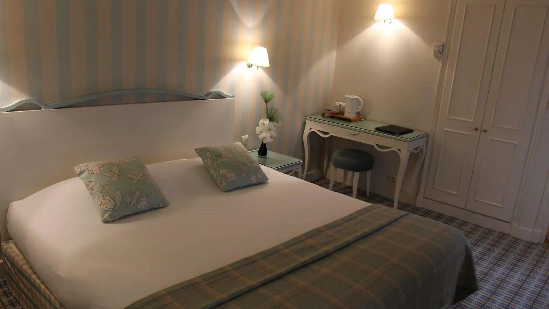 Hotel Etoile Saint Ferdinand By Happyculture Paris