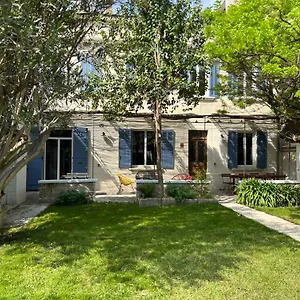 https://maison-de-caractere-avec-jardin-arbore-en.aixenprovencehotels.org