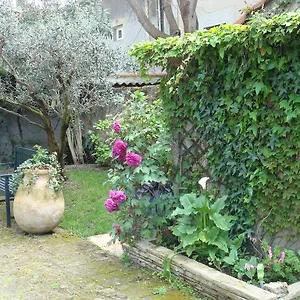 arles-les-alyscamps.fr-provencehotel.com/