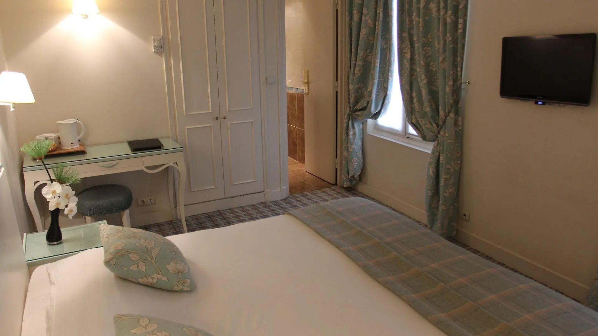 Hotel Etoile Saint Ferdinand By Happyculture Paris