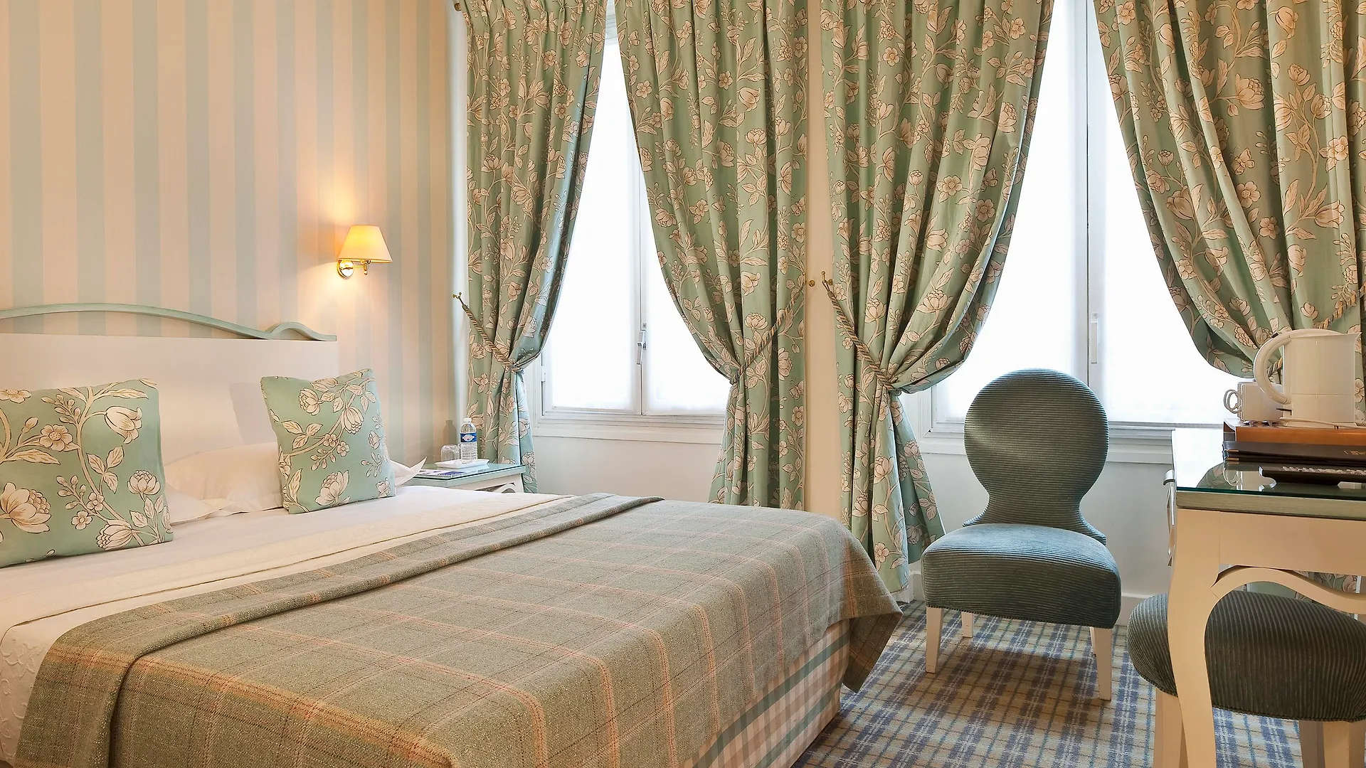 ****  Hotel Etoile Saint Ferdinand By Happyculture Paris France