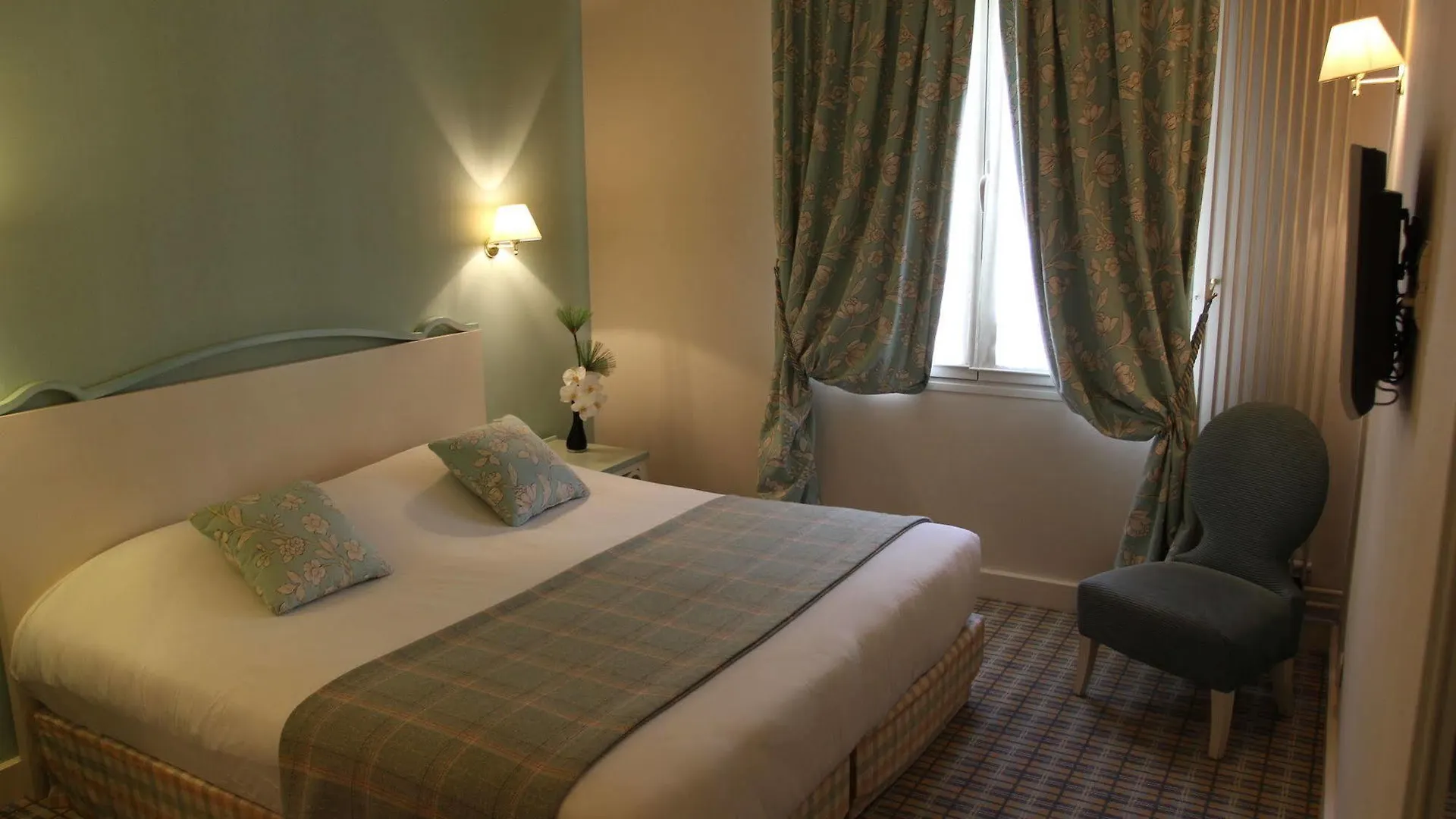 Hotel Etoile Saint Ferdinand By Happyculture Paris 4*,